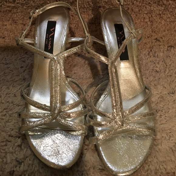 Nina Shoes - Sz 7.5 Nina silver crinkly stappy sandal